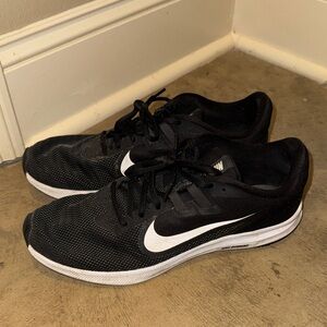 Nike Men's Black and White Sneakers